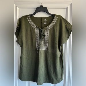 Womens short sleeved pullover top